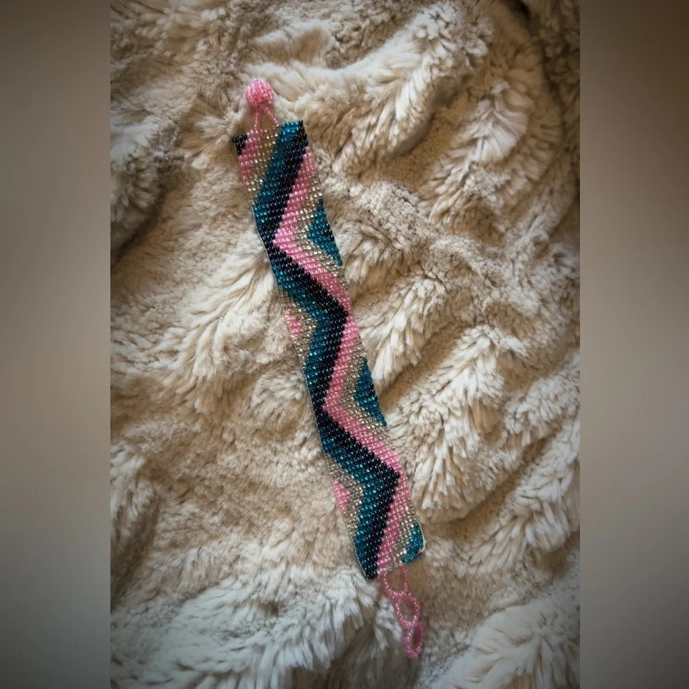 Women’s Multicolor Beaded Bracelet - Picture 5 of 6